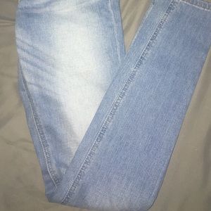 🎂 Light blue skinny jeans